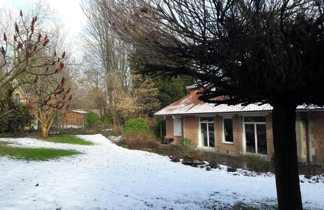 Un grand jardin en ville. Chez Guy-1