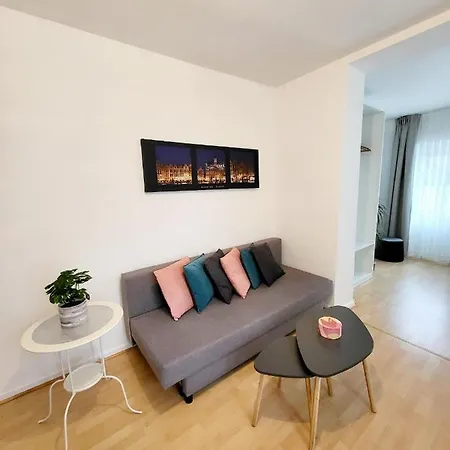 Studio Alicia, Idealement Situe-2