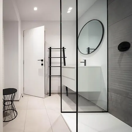 Bedrooms Fully Equipped In A Beautiful House-2