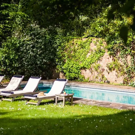 Guest house La Maison Chantecler-3